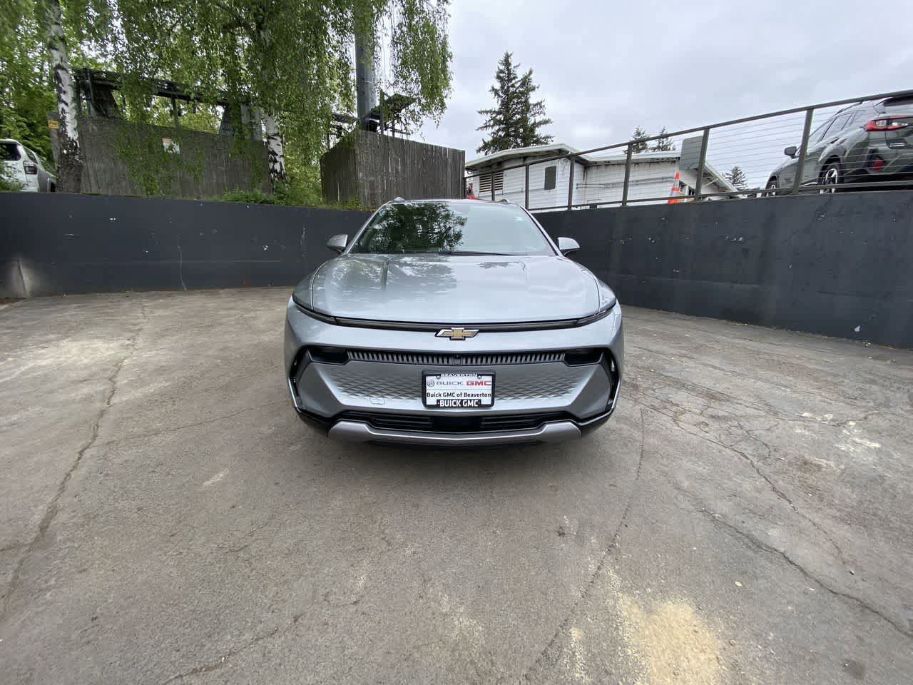 Used 2025 Chevrolet Equinox EV LT w/ Convenience Package FWD image 9
