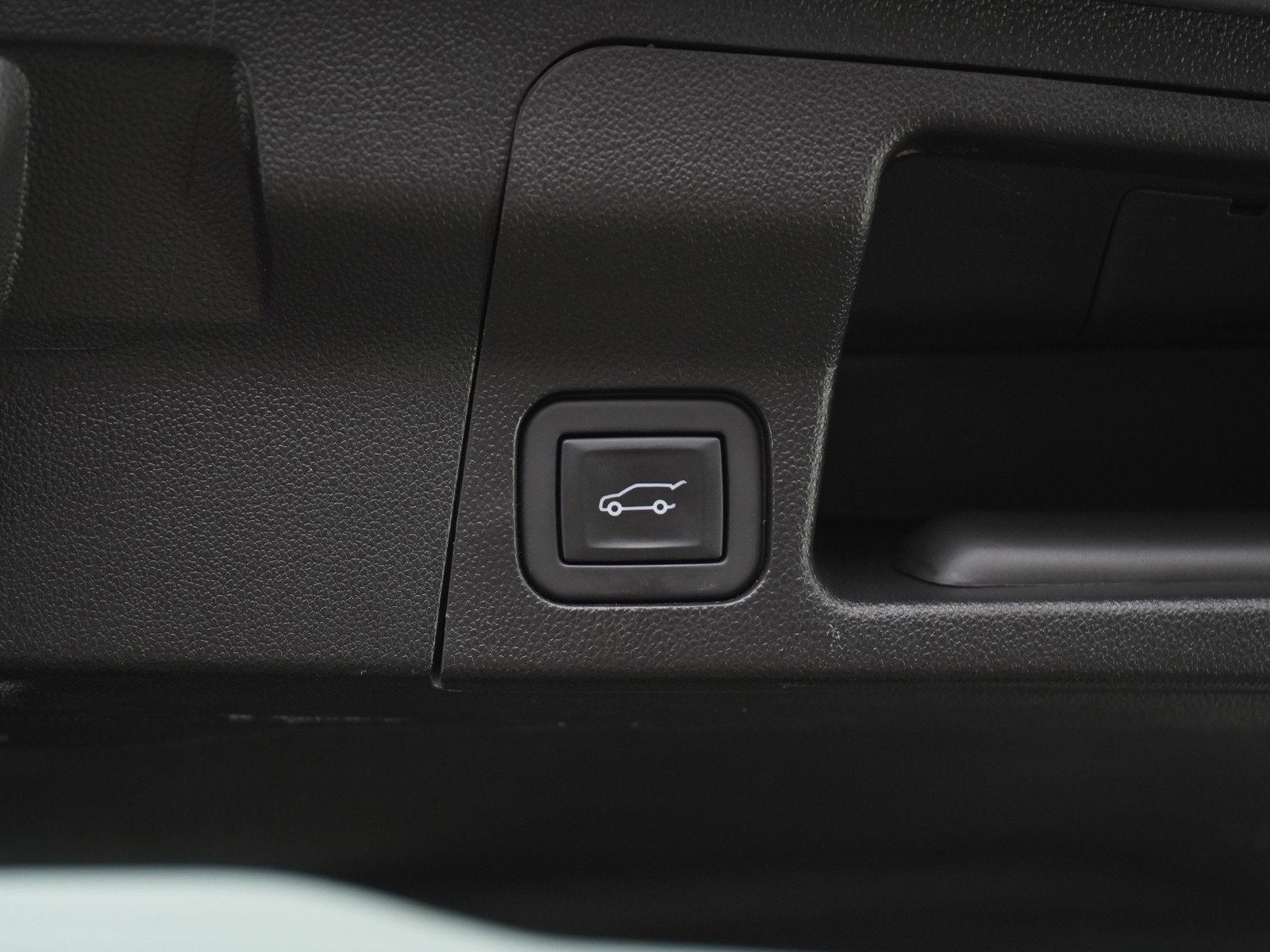 Used 2023 GMC Acadia SLE image 18