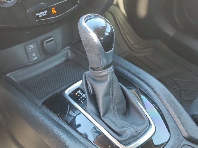 Used 2017 Nissan Rogue S FWD image 18
