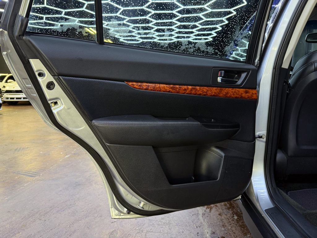 Used 2012 Subaru Outback 3.6R Limited image 19