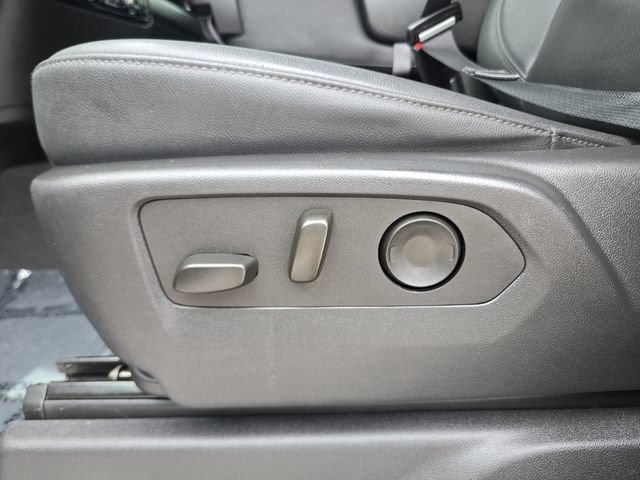 Certified 2025 GMC Sierra 1500 SLT RWD image 18
