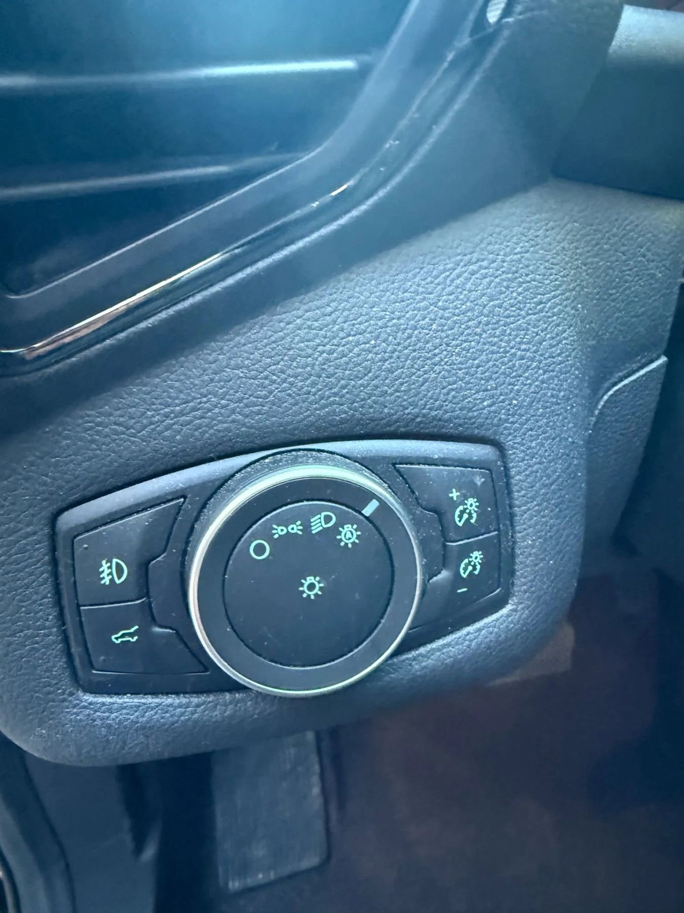 Used 2018 Ford Escape SEL image 15