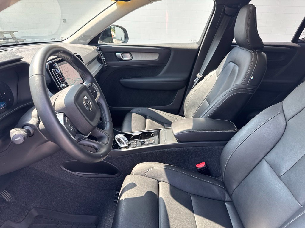 Used 2025 Volvo XC40 B5 Plus w/ Protection Package Premier AWD/4WD image 21