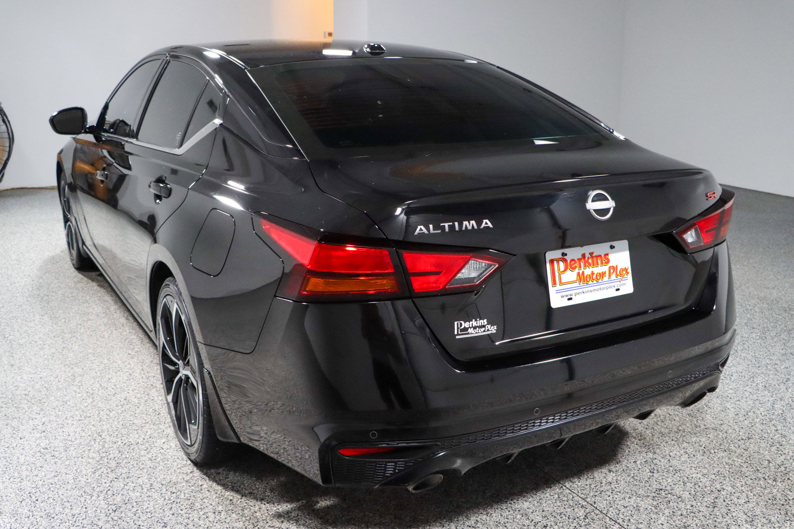 Used 2023 Nissan Altima 2.5 SR FWD image 9