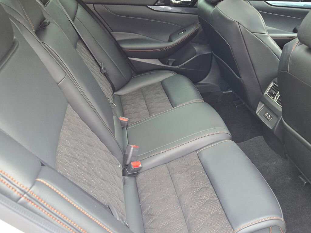 Used 2023 Nissan Maxima SR w/ Sport Mat Group image 10