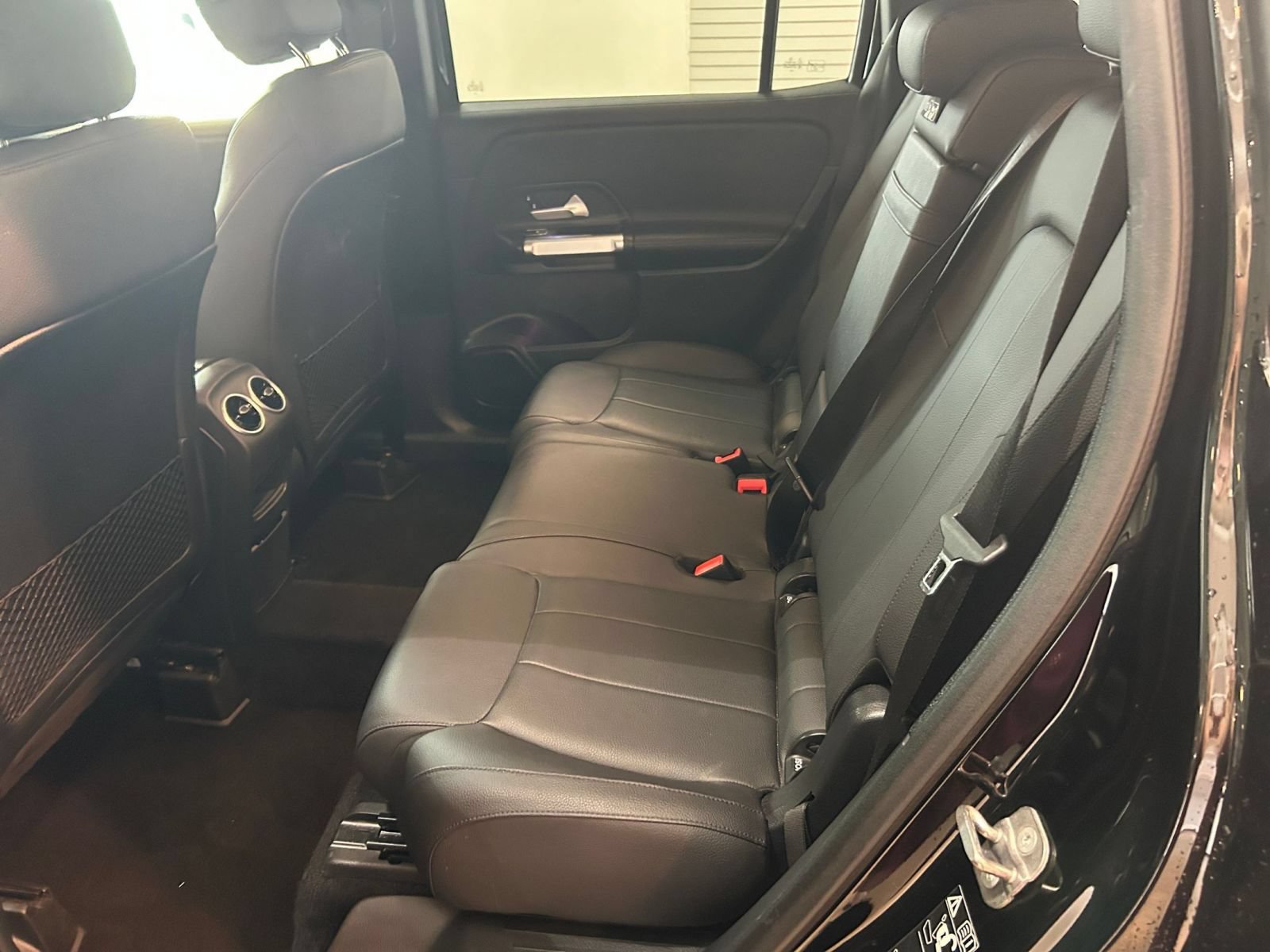 Used 2025 Mercedes-Benz GLB 250 image 26