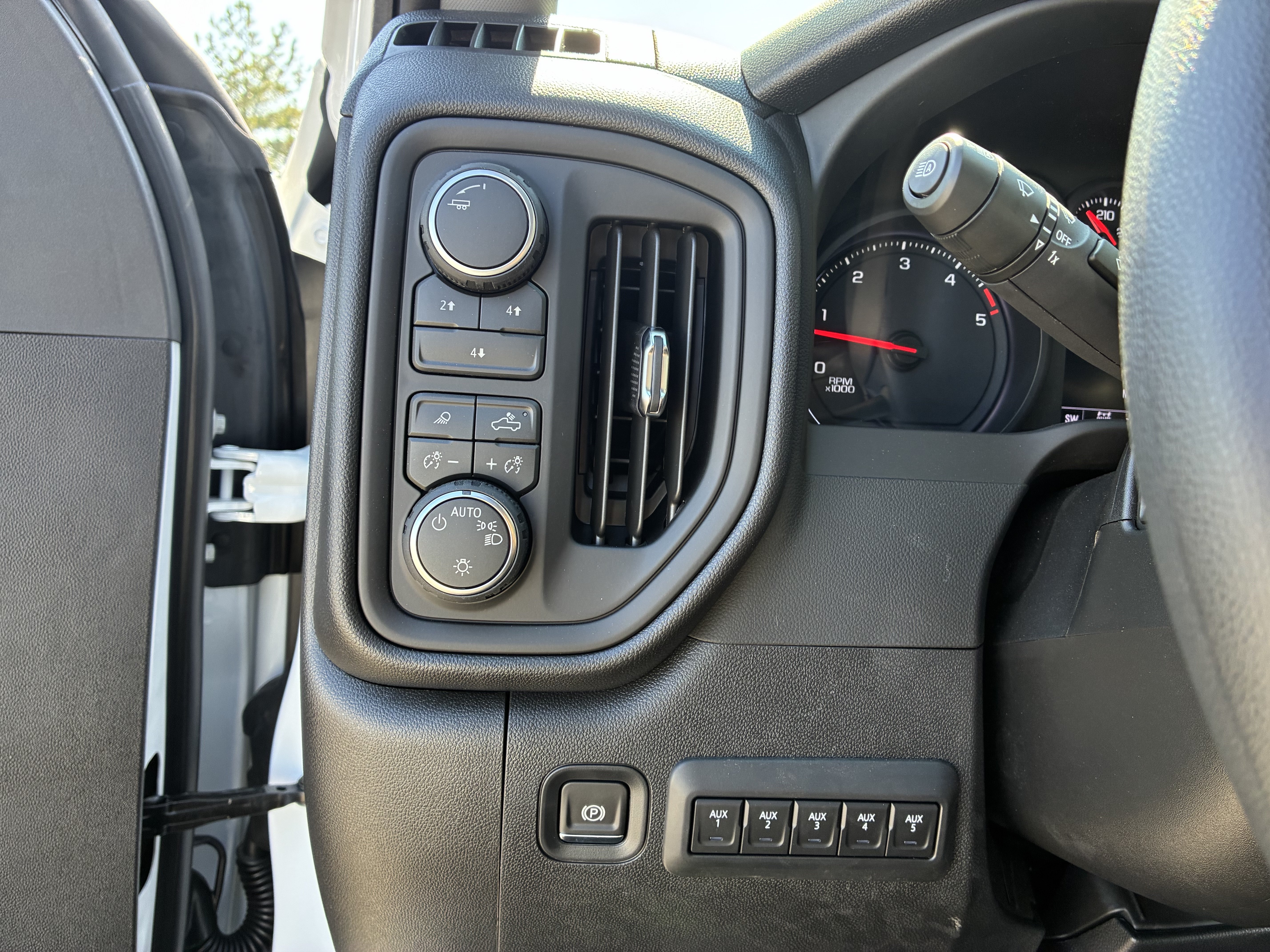 New 2026 Chevrolet Silverado 3500 W/T w/ WT Convenience Package AWD/4WD image 31