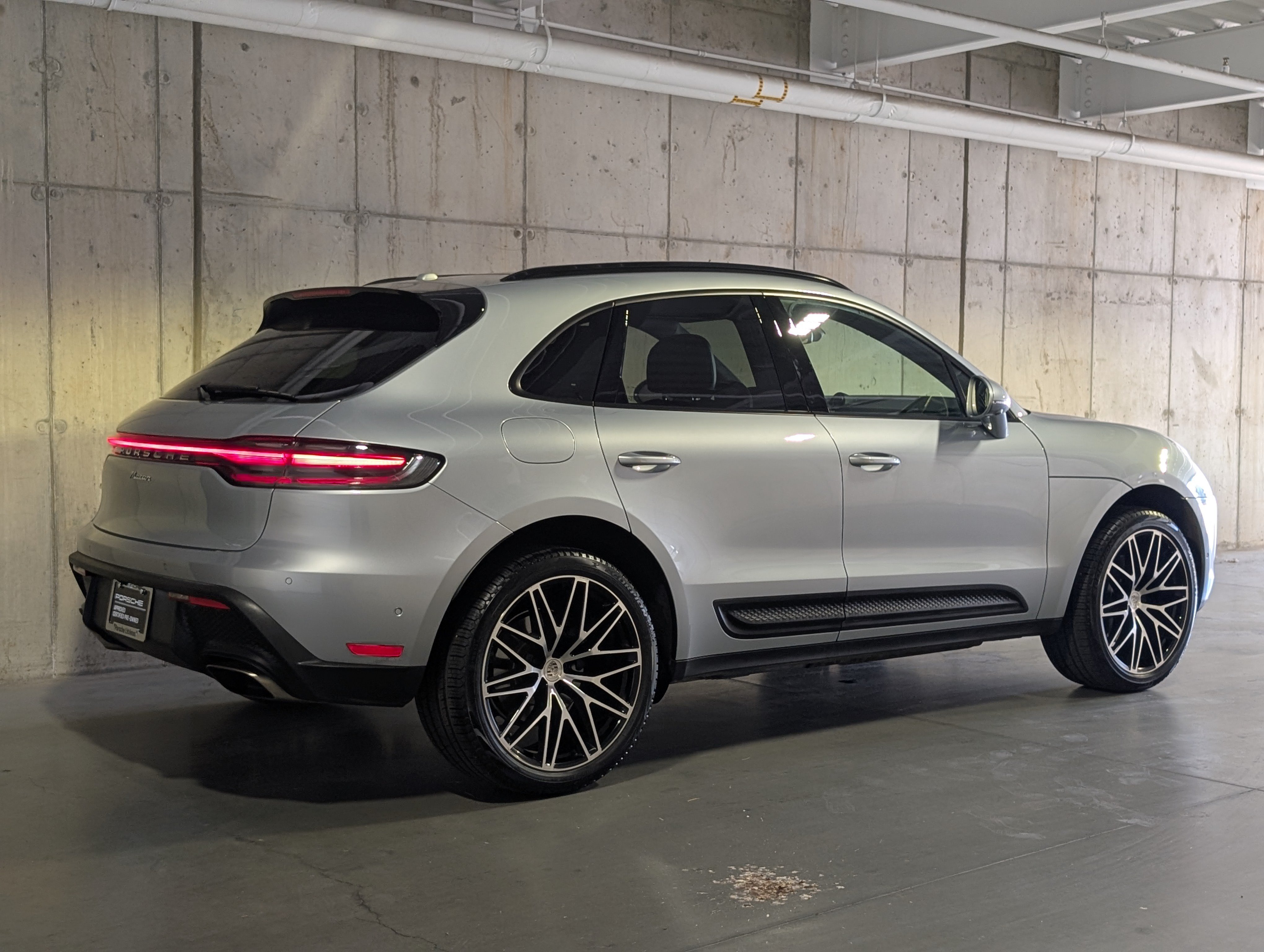 Certified 2023 Porsche Macan Turbo AWD/4WD image 9