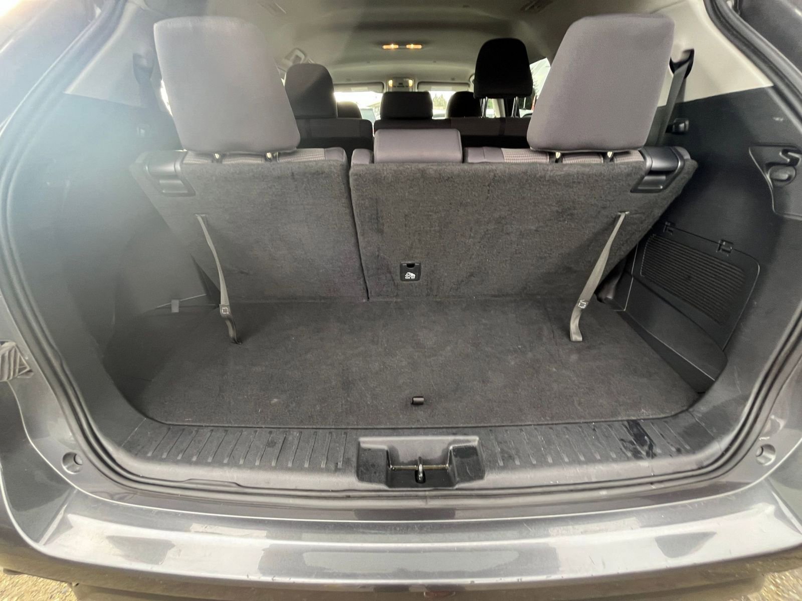 Used 2025 Toyota Highlander LE image 33