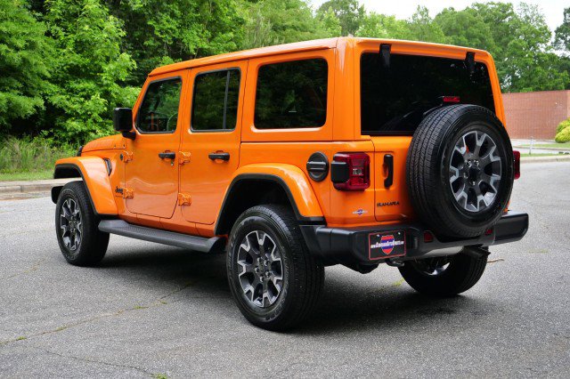Used 2025 Jeep Wrangler Unlimited Sahara AWD/4WD image 15