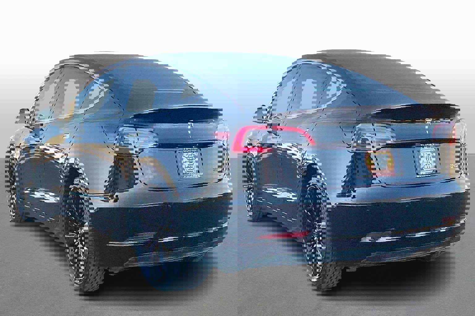 Used 2018 Tesla Model 3 Long Range image 10