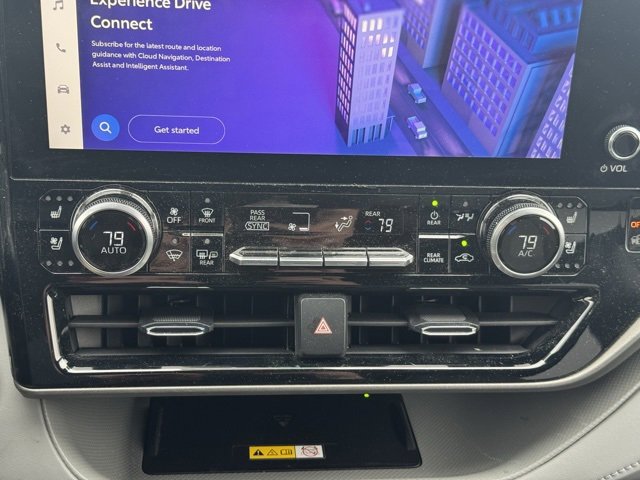 Used 2023 Toyota Highlander Limited image 28