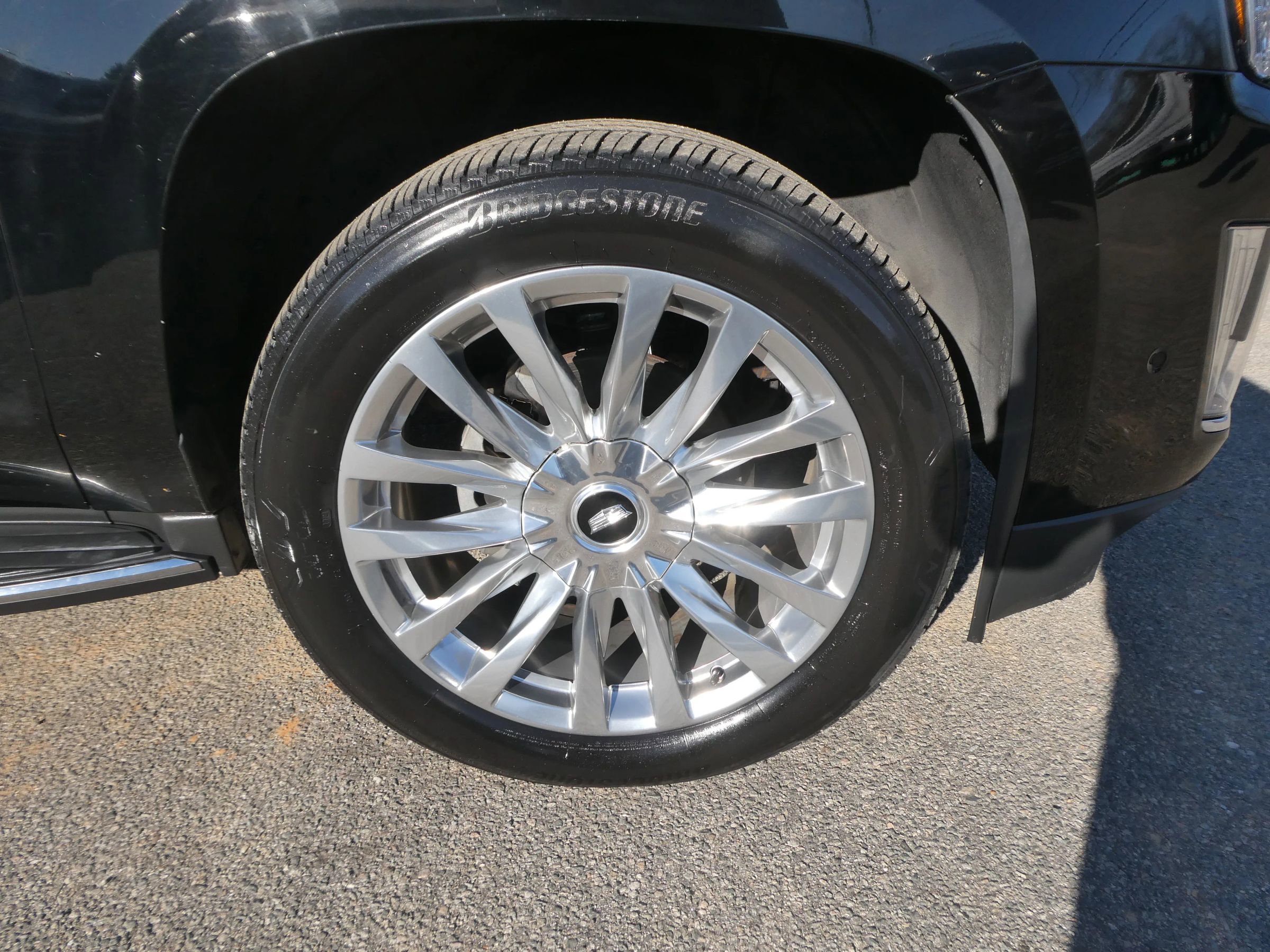 Used 2019 Cadillac Escalade ESV Luxury image 36