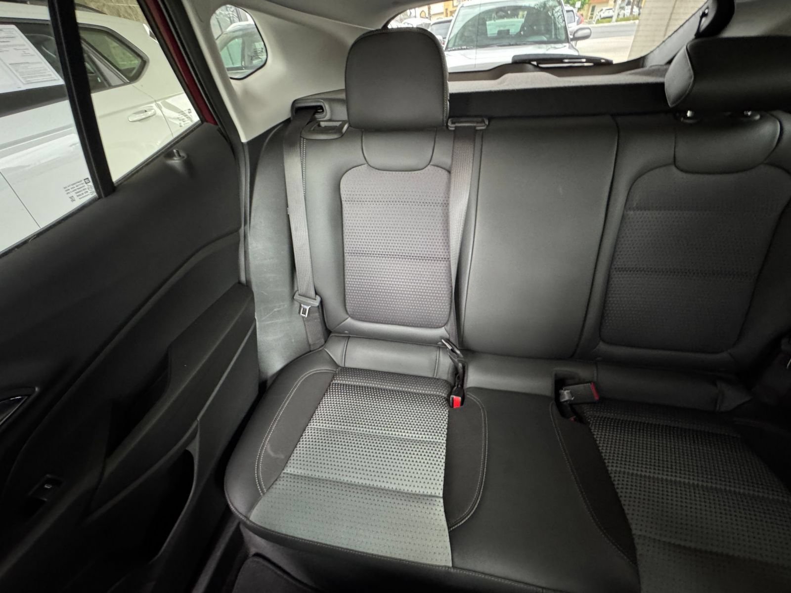 Used 2025 Chevrolet Trax LT FWD image 38