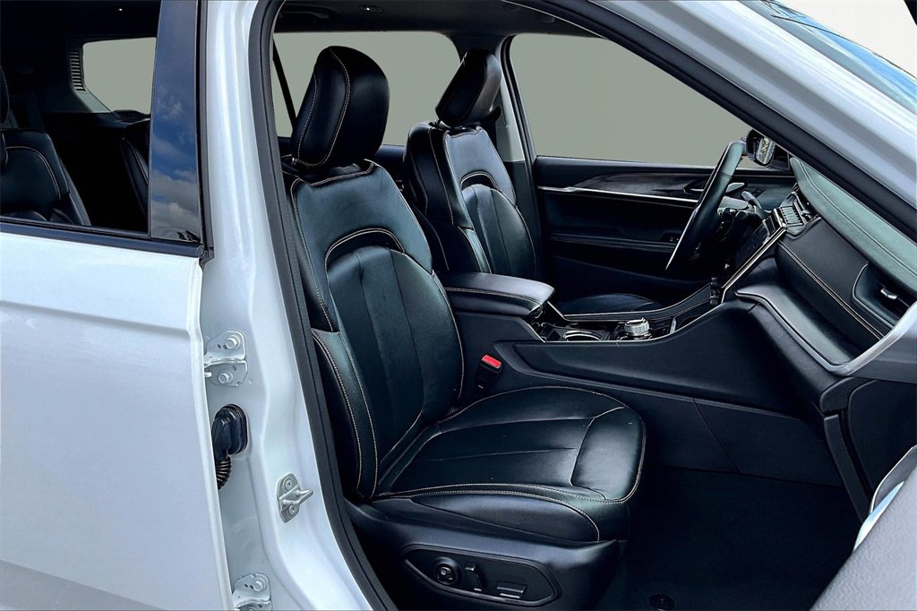 Used 2022 Jeep Grand Cherokee L Limited image 7