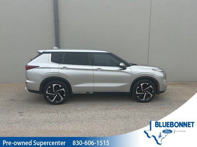 Used 2023 Mitsubishi Outlander SE FWD image 1