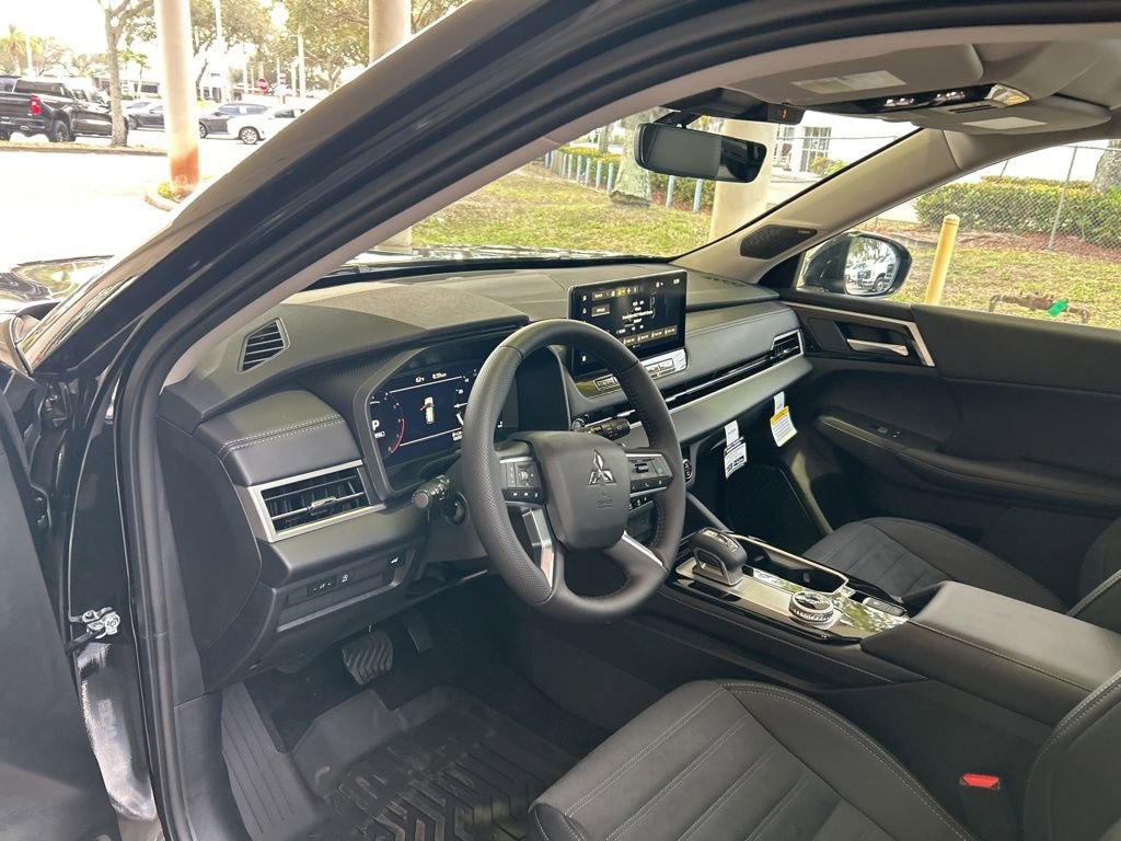 New 2026 Mitsubishi Outlander SE image 6