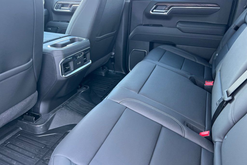 New 2026 GMC Sierra 1500 SLT AWD/4WD image 9