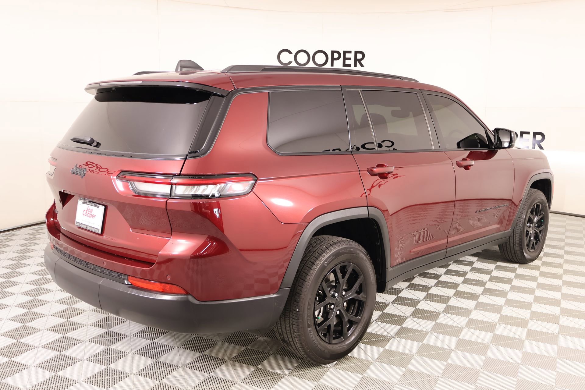 Used 2024 Jeep Grand Cherokee L Altitude AWD/4WD image 22