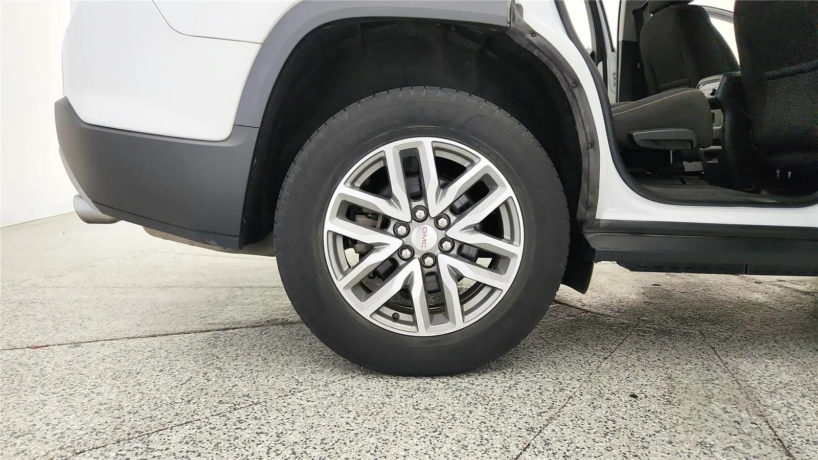 Used 2017 GMC Acadia SLE FWD image 13