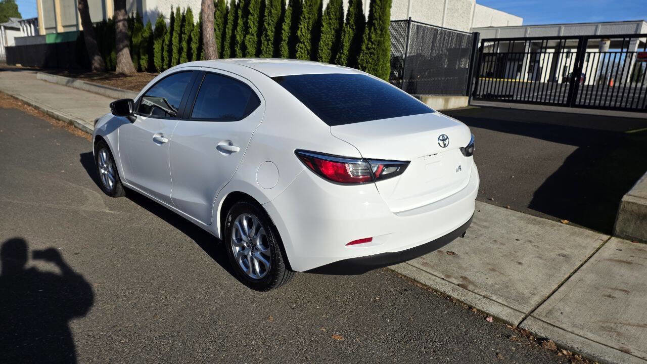 Used 2017 Toyota Yaris iA FWD image 9