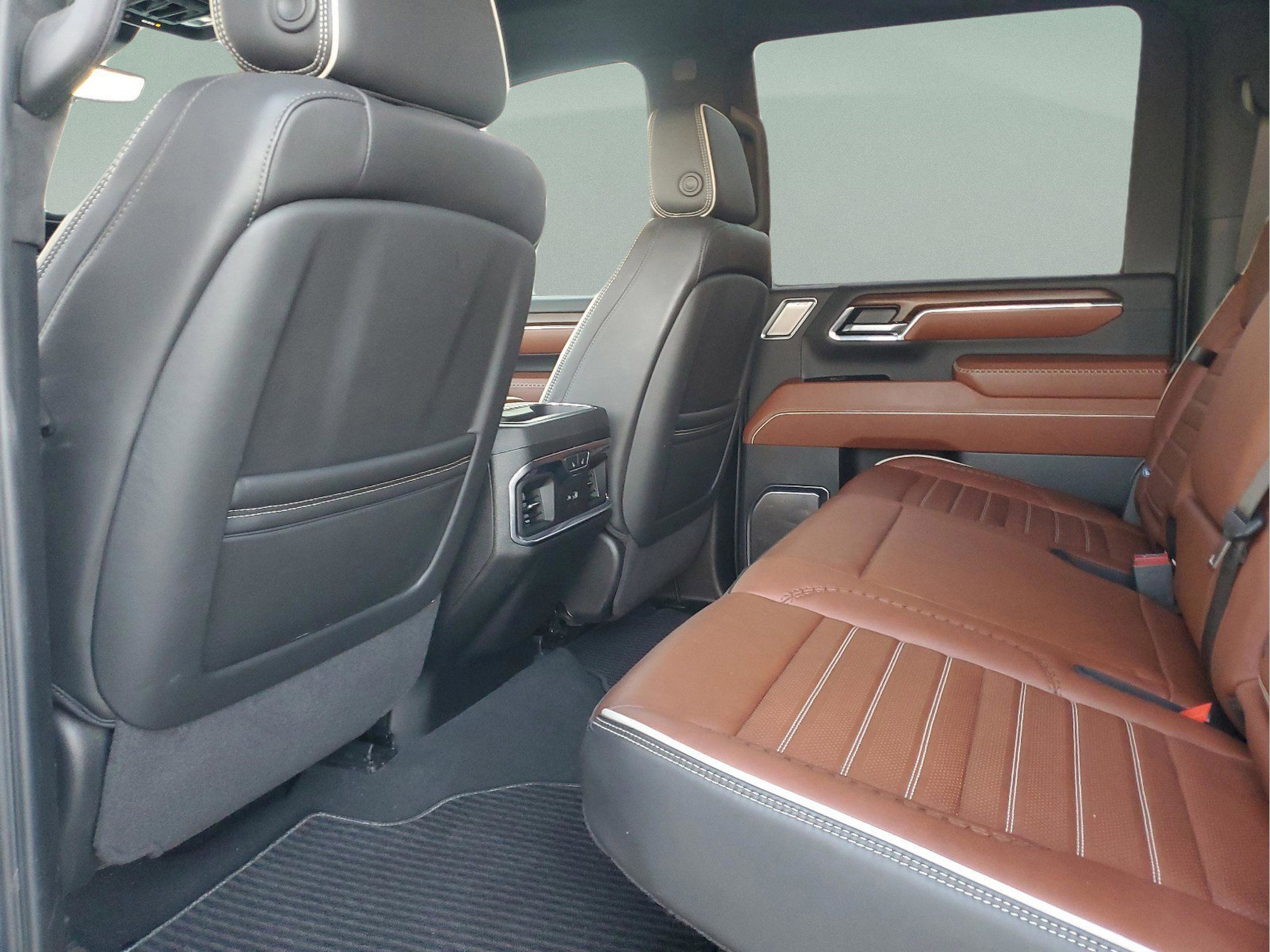 Used 2024 GMC Sierra 3500 Denali Ultimate image 5