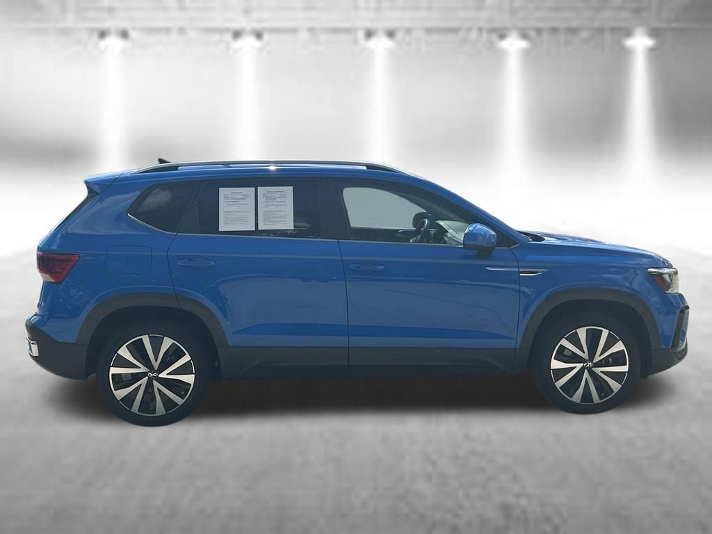 Certified 2022 Volkswagen Taos SE FWD image 6