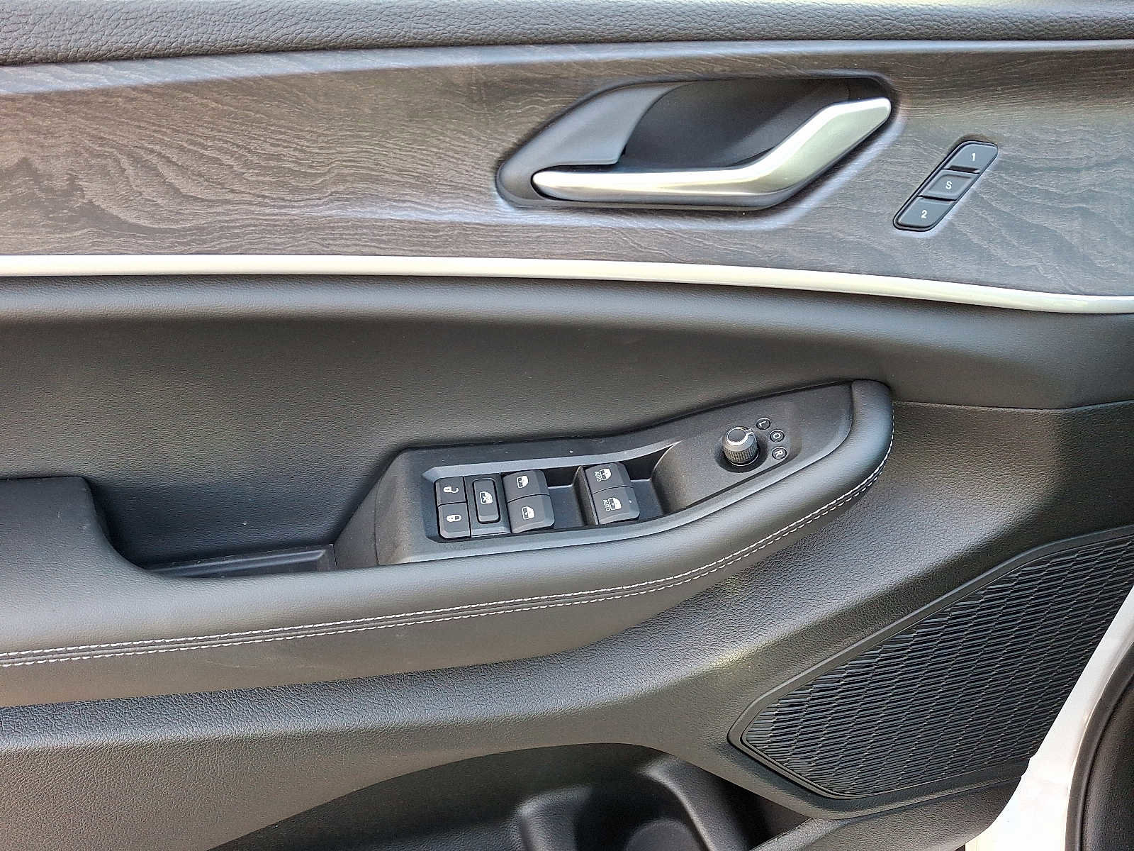 New 2025 Jeep Grand Cherokee Limited image 8