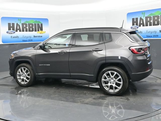 Used 2023 Jeep Compass Latitude image 3