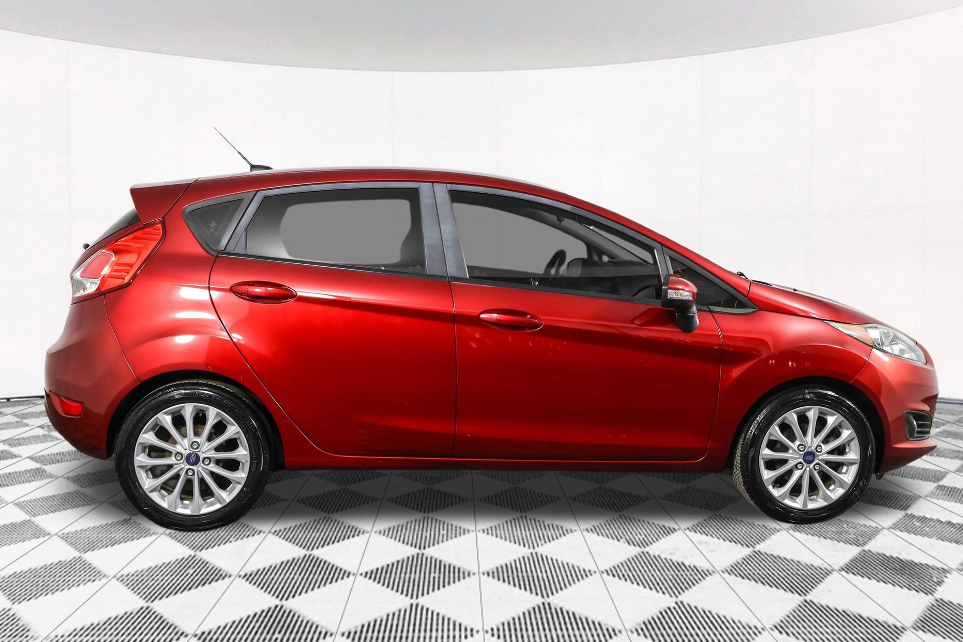 Used 2014 Ford Fiesta SE w/ Equipment Group 201A image 10