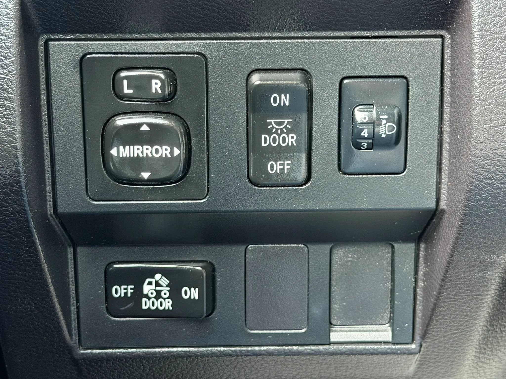 Used 2014 Toyota Tundra SR5 w/ TRD Off Road Package AWD/4WD image 18