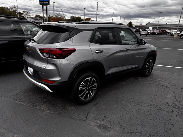 Used 2024 Chevrolet TrailBlazer LT image 2