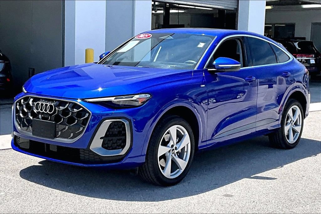 Certified 2025 Audi Q5 Premium Plus w/ Premium Plus AWD/4WD image 9