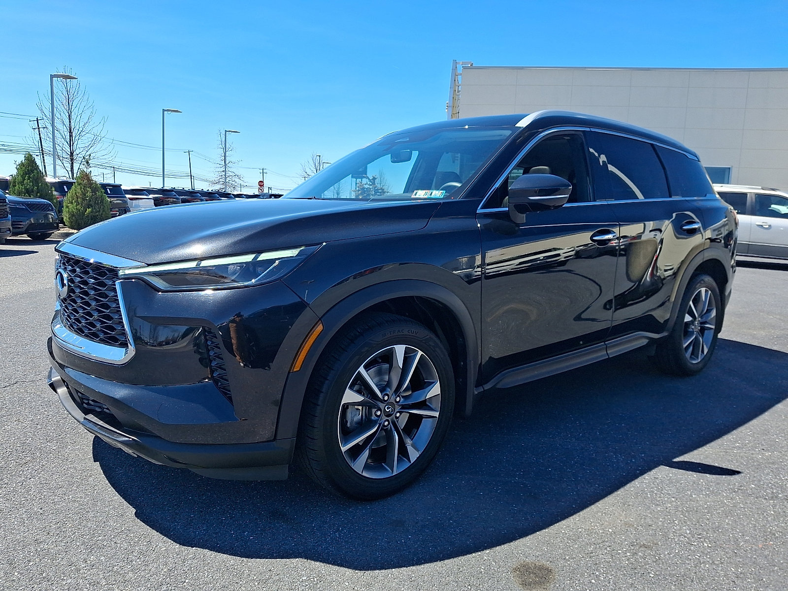 Certified 2023 INFINITI QX60 Luxe w/ Cargo Package AWD/4WD image 3