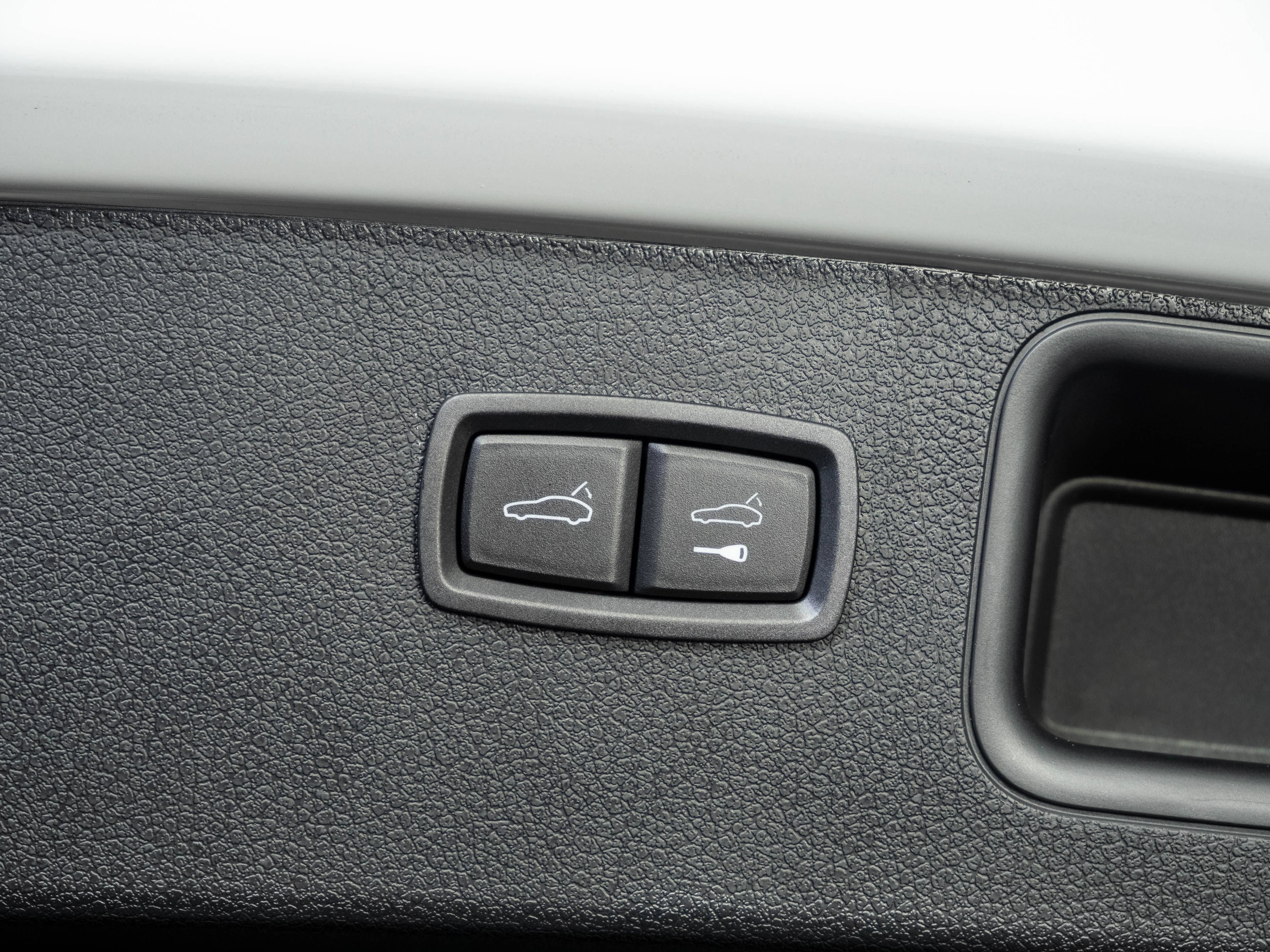 Certified 2026 Porsche Macan AWD/4WD image 32