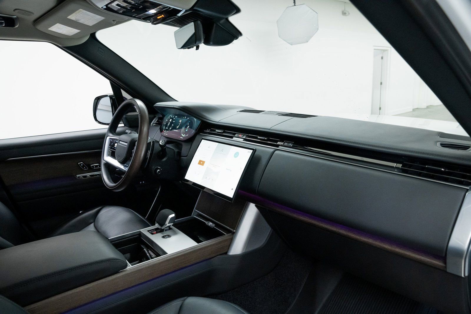 Used 2025 Land Rover Range Rover Autobiography image 27