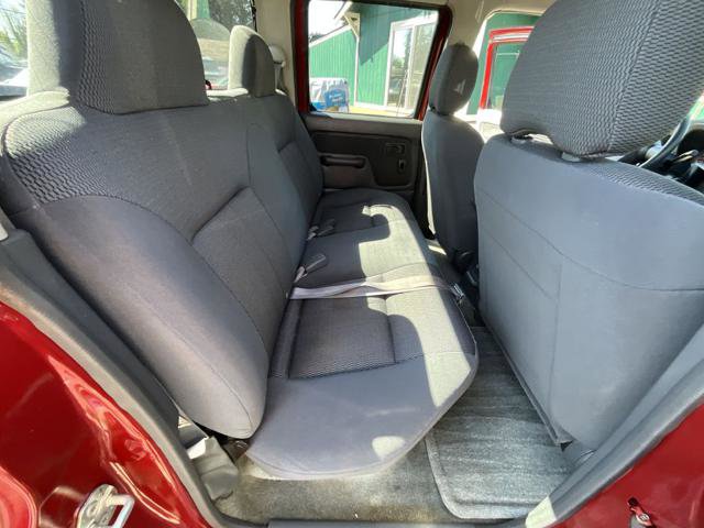 Used 2004 Nissan Frontier XE w/ (PWR) XE Pwr Pkg AWD/4WD image 13