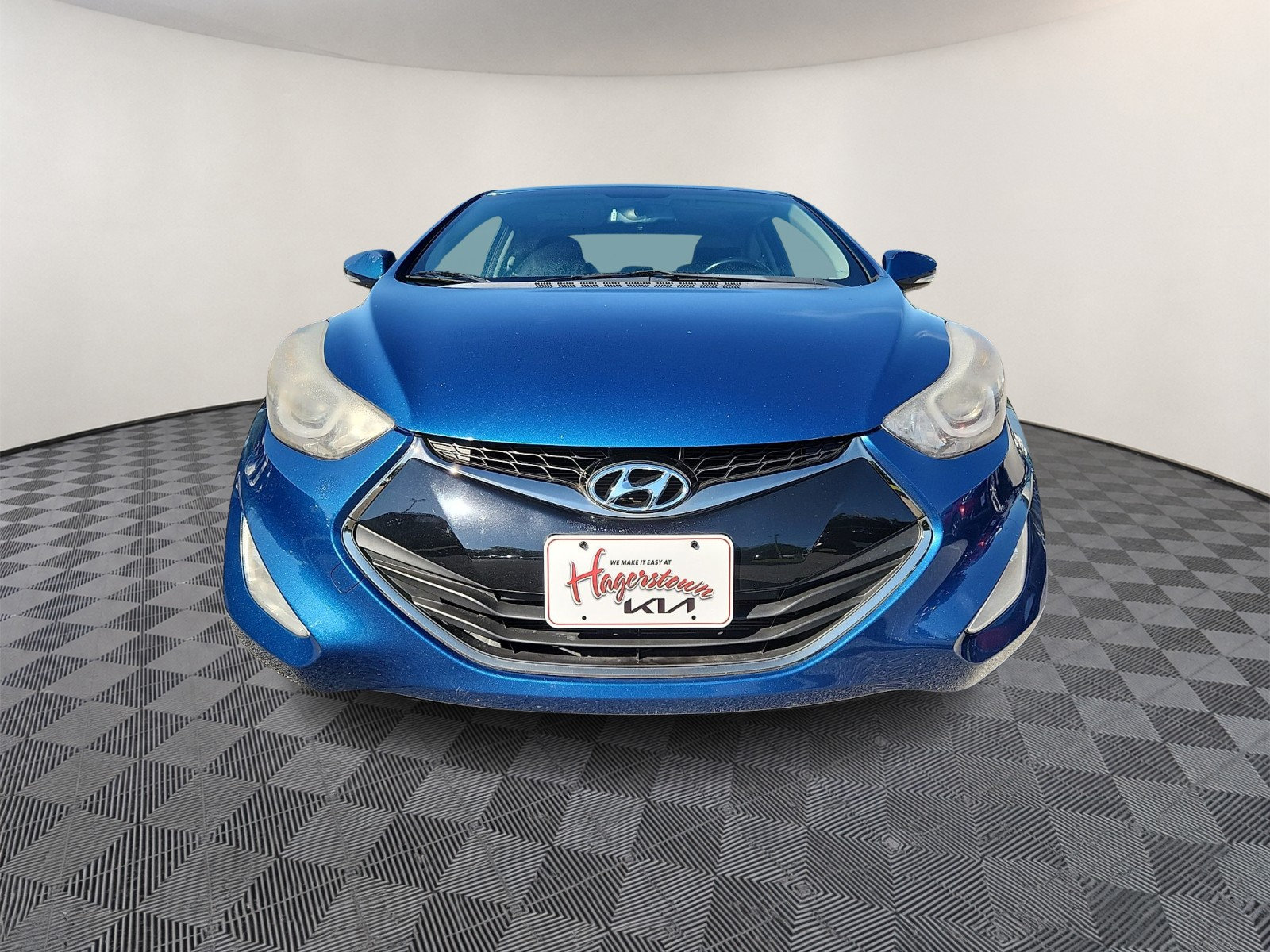 Used 2014 Hyundai Elantra w/ Option Group 2 FWD image 2