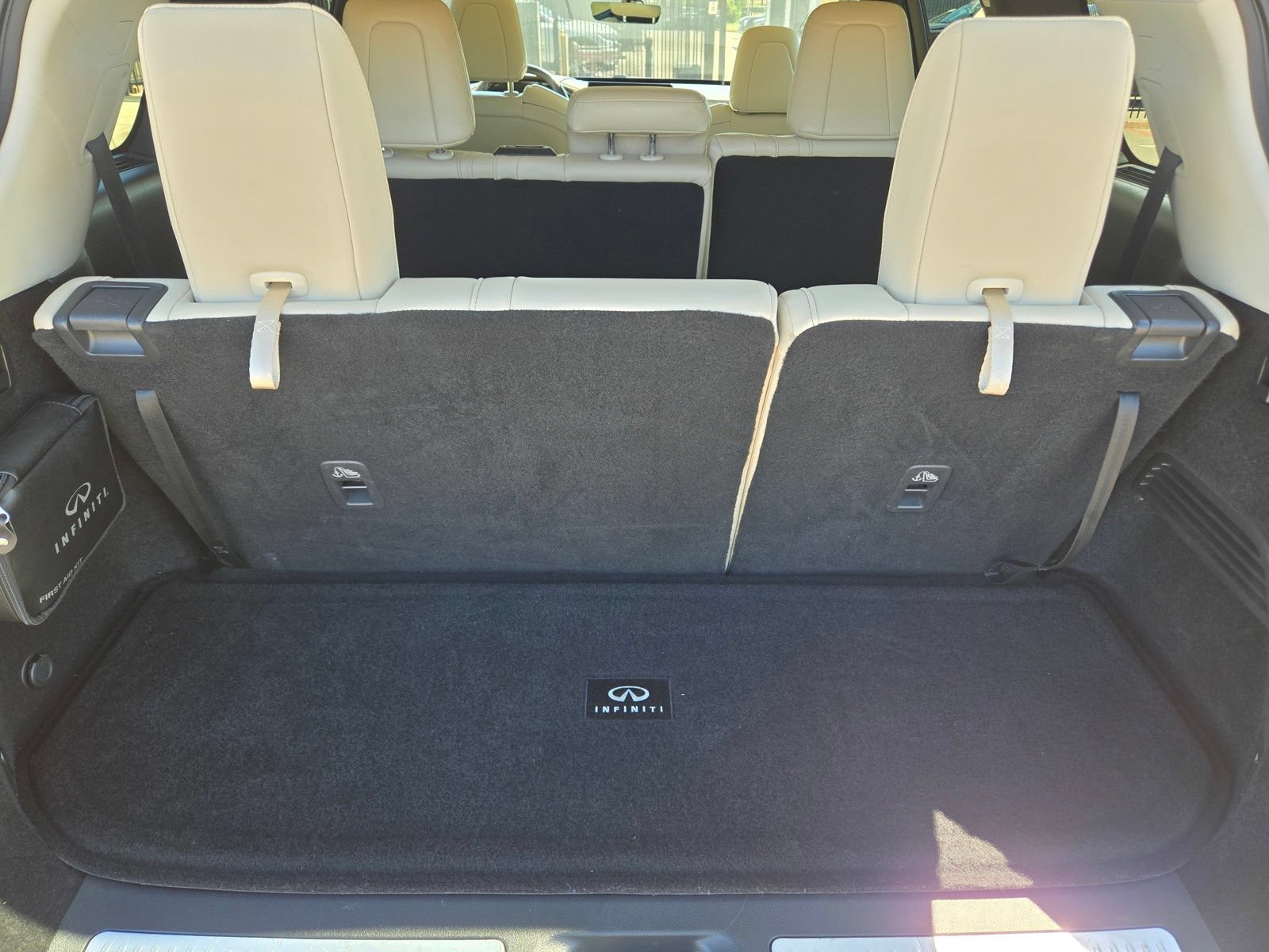 Used 2023 INFINITI QX60 Luxe w/ Cargo Package FWD image 12