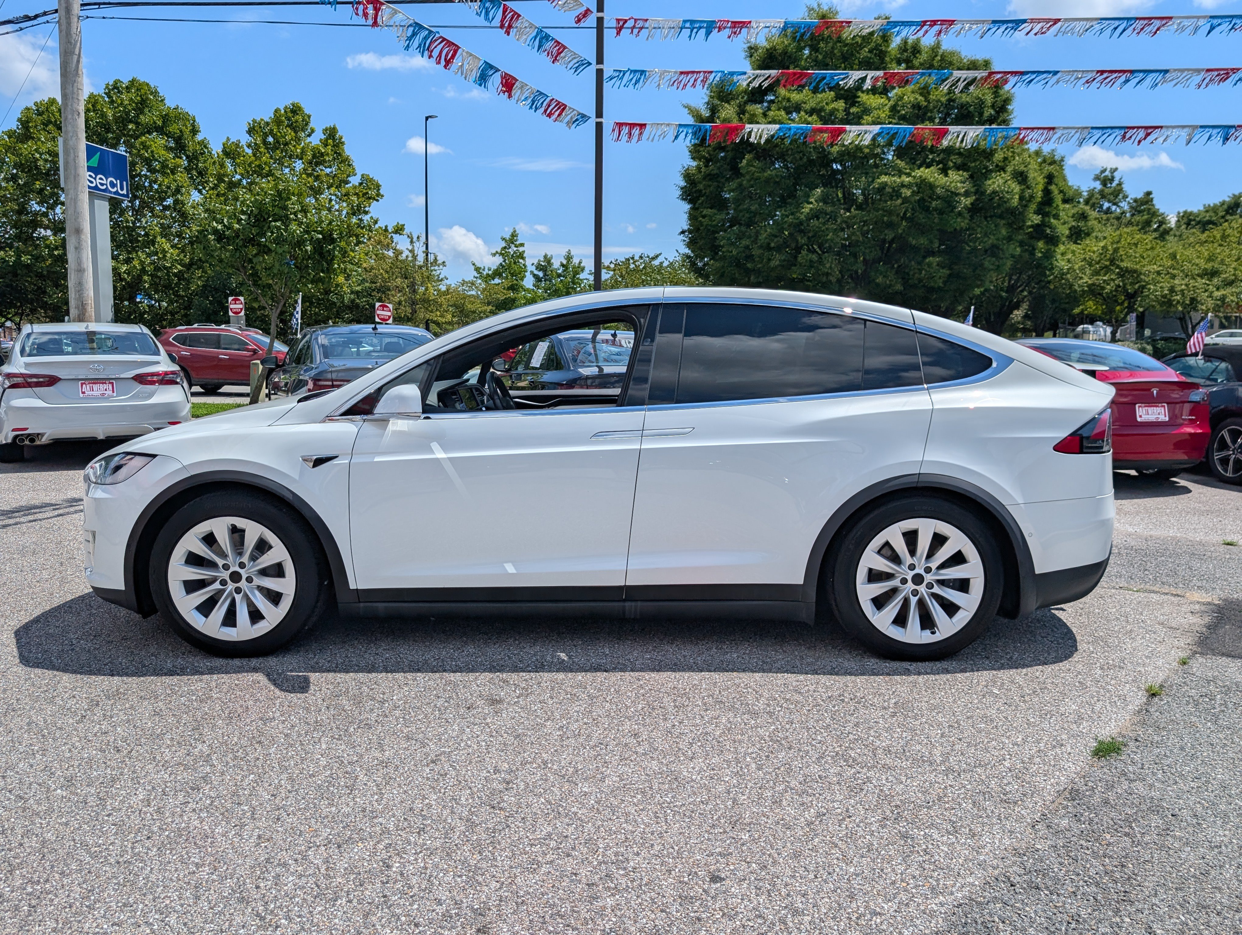 Used 2018 Tesla Model X 75D AWD/4WD image 6
