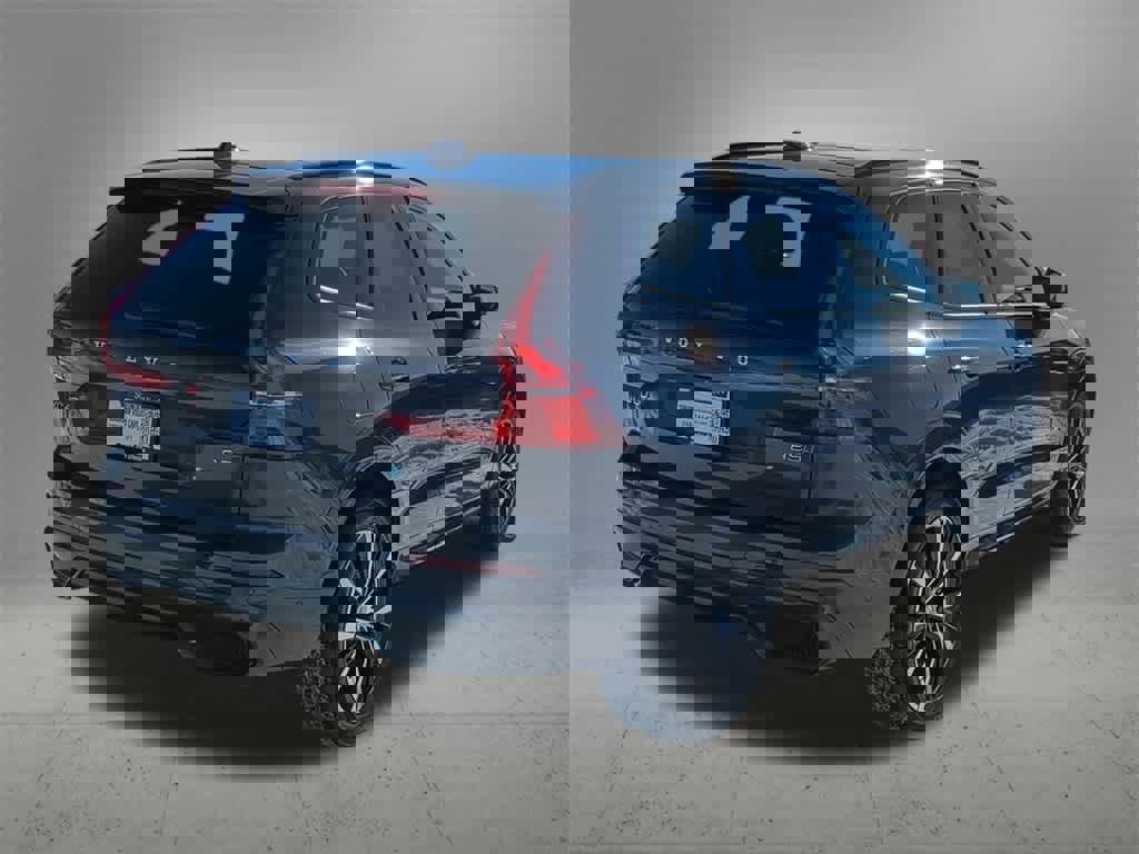 Used 2025 Volvo XC60 B5 Plus image 6