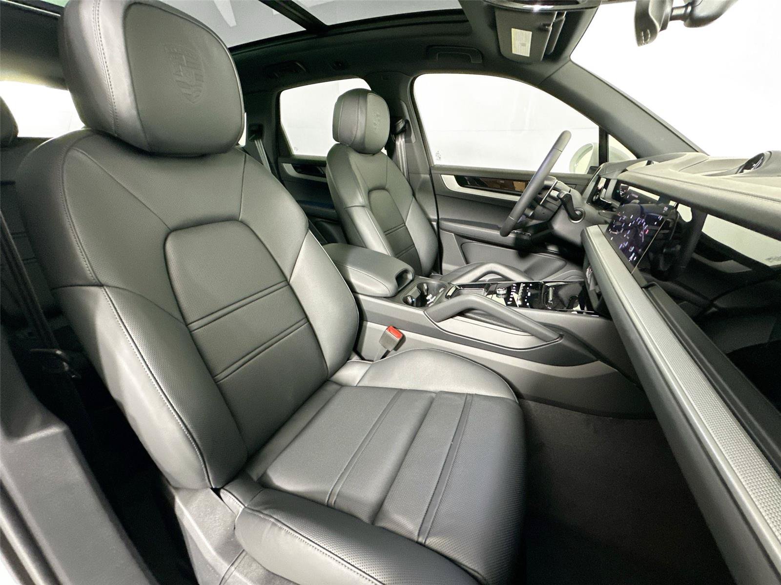 Certified 2026 Porsche Cayenne Coupe AWD/4WD image 28