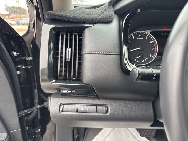 Used 2024 Nissan Pathfinder SV image 16