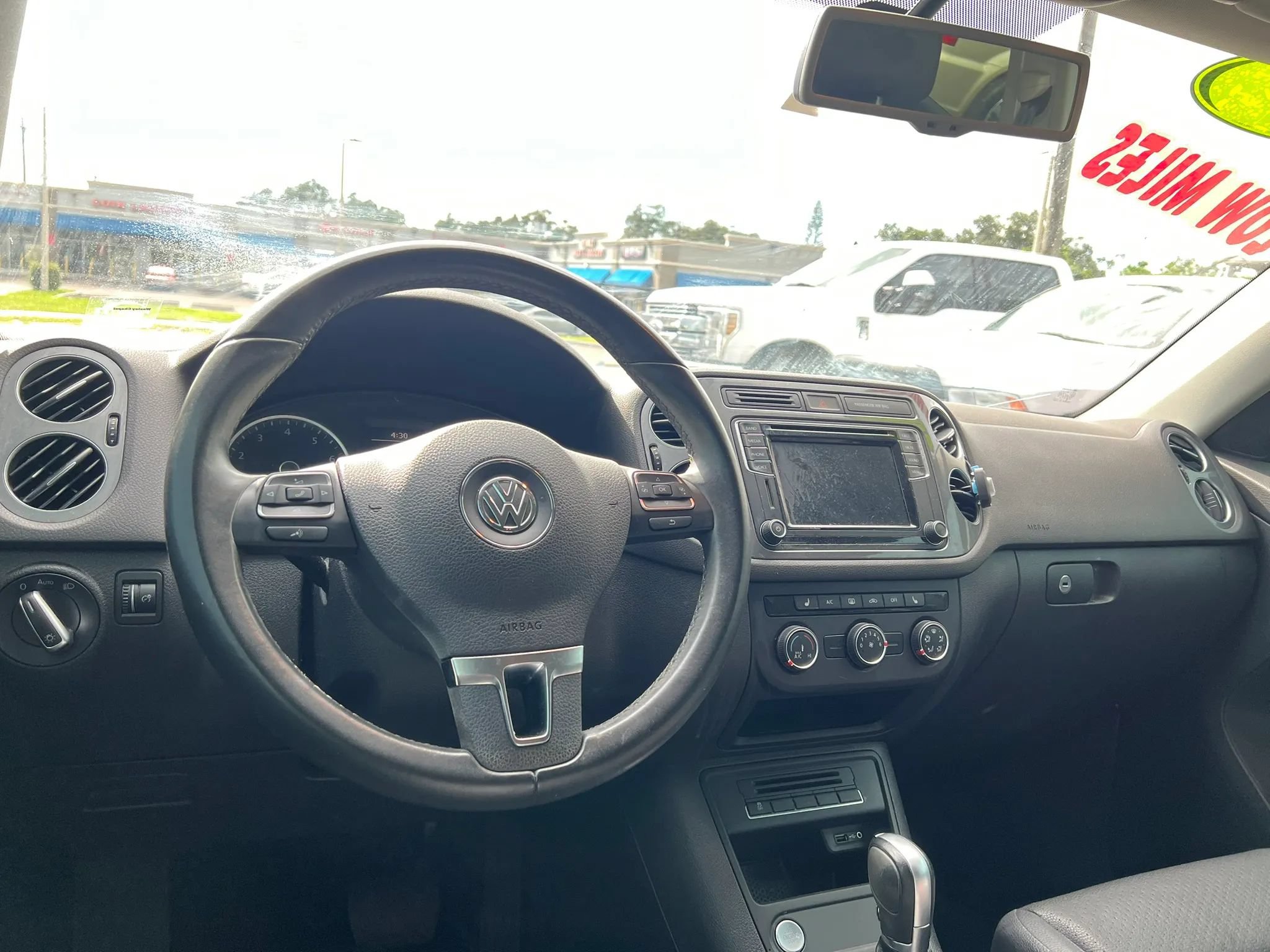Used 2017 Volkswagen Tiguan S FWD image 15
