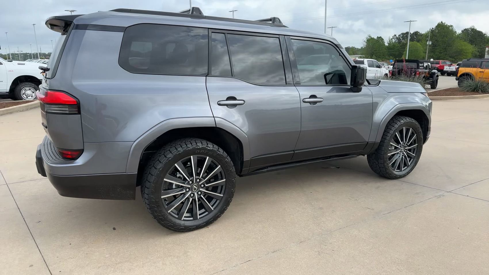 Used 2025 Lexus GX 550 w/ Cold Area Package AWD/4WD image 9
