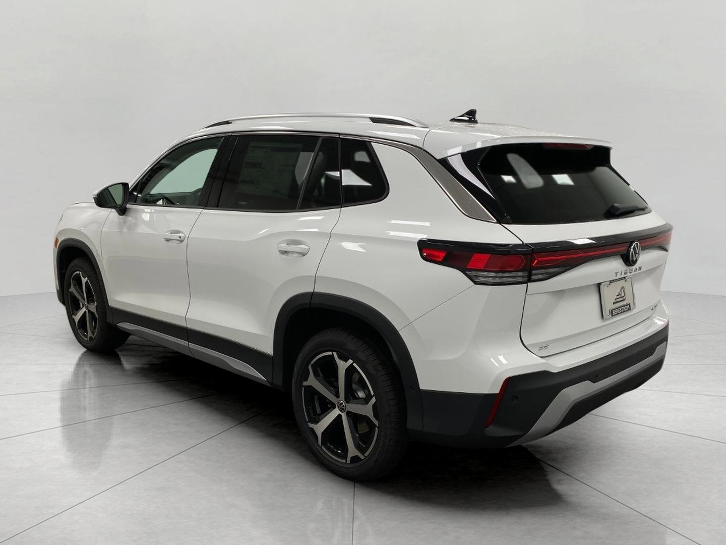 New 2026 Volkswagen Tiguan SE image 7