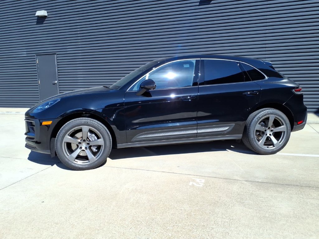 Certified 2026 Porsche Macan AWD/4WD image 2