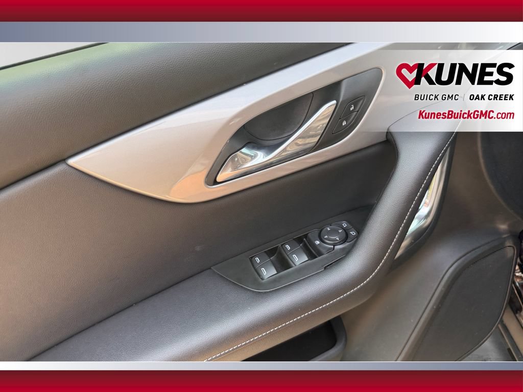 Used 2025 Chevrolet Blazer LT FWD image 19