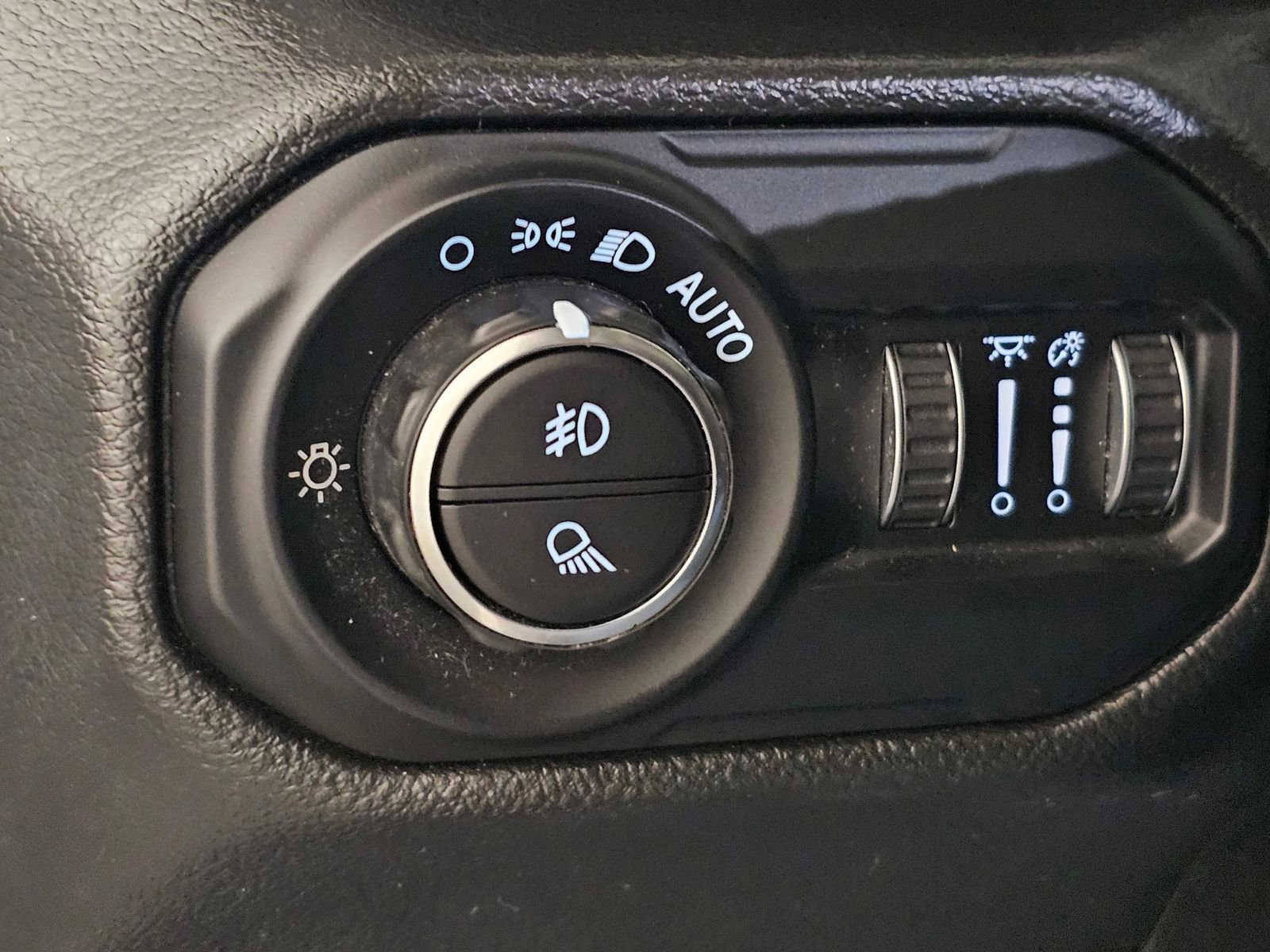 Used 2022 Jeep Gladiator Sport image 37