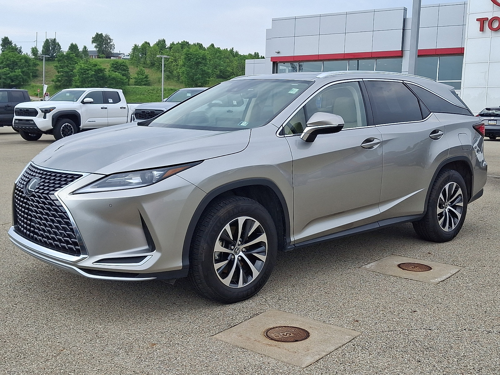 Used 2021 Lexus RX 350L Premium w/ Premium Package AWD/4WD image 3